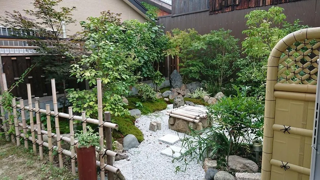 桃山ゲストハウス おかだ Kyoto 0*,